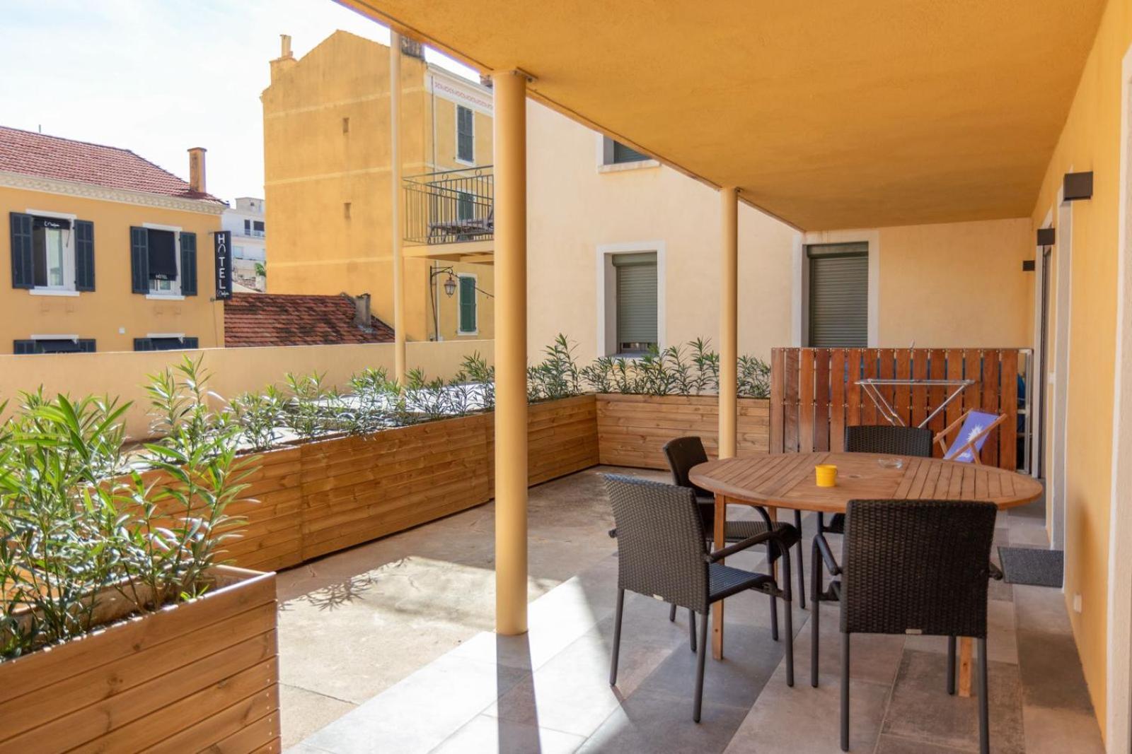 Residence Le Provence Le Lavandou Eksteriør billede