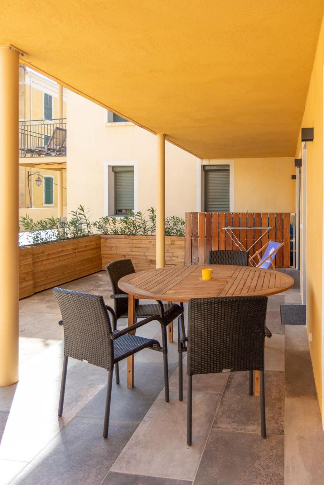 Residence Le Provence Le Lavandou Eksteriør billede